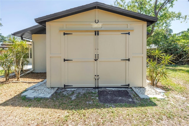 435 Whispering Oaks Ct, Sarasota, FL 34232 - view of shed with a garage