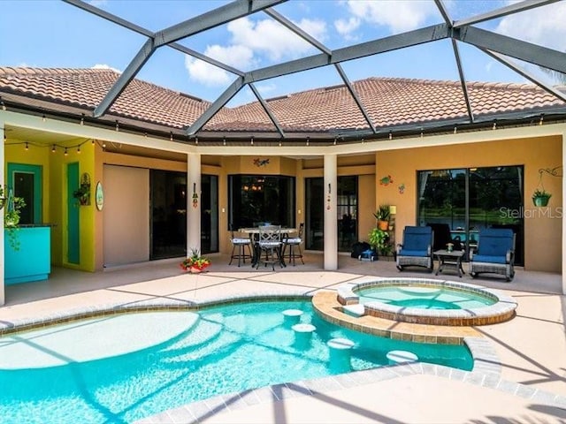 312 148th Ct NE, Bradenton, FL 34212 - view of swimming pool featuring a patio, a pool with connected hot tub, a lanai, and outdoor dining area