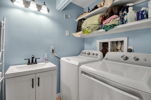 951 Varet Rd, Venice, FL 34293 - washroom featuring washer and clothes dryer and a sink