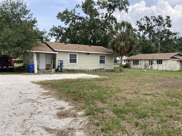 104 22nd Street Ct E, Bradenton, FL 34208 - view of front facade featuring gravel driveway and a front yard