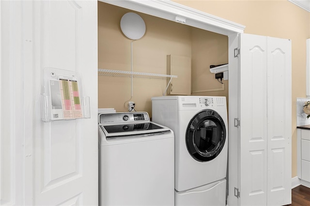 11794 Forest Park Cir, Bradenton, FL 34211 - laundry area with washer and dryer