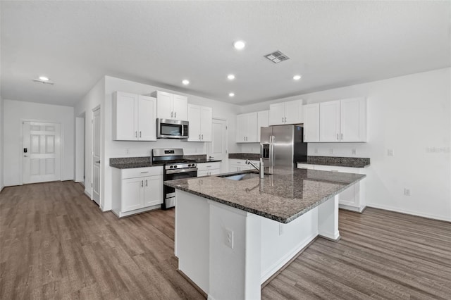 8656 40th Cir E, Palmetto, FL 34221 - kitchen with appliances with stainless steel finishes, a sink, dark wood-type flooring, baseboards, and recessed lighting