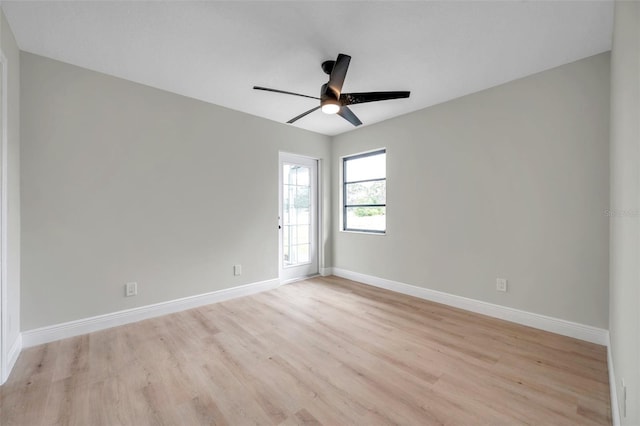 5125 Palm Aire Dr, Sarasota, FL 34243 - unfurnished room with light wood-style floors, a ceiling fan, and baseboards
