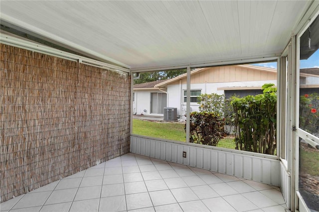 5062 White Oak Ct, Bradenton, FL 34207 - unfurnished sunroom featuring lofted ceiling