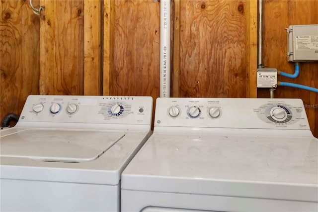 5062 White Oak Ct, Bradenton, FL 34207 - laundry room featuring independent washer and dryer