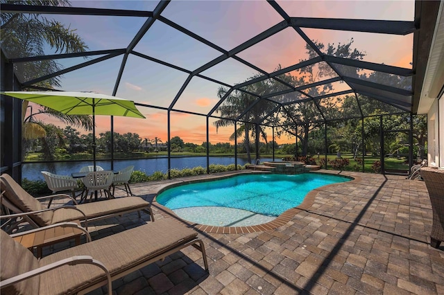 5020 Torrey Pines Run, Bradenton, FL 34211 - pool at dusk with a patio area, a water view, a pool with connected hot tub, and a lanai