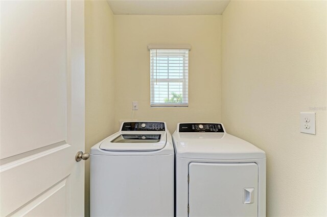 4206 Park Willow Ave, Palmetto, FL 34221 - laundry area with washer and dryer
