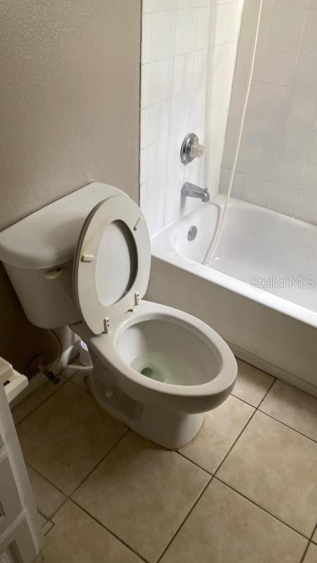 1948 Lake Atriums Cir Unit 132, Orlando, FL 32839 - full bathroom featuring toilet, tile patterned flooring, and bathing tub / shower combination
