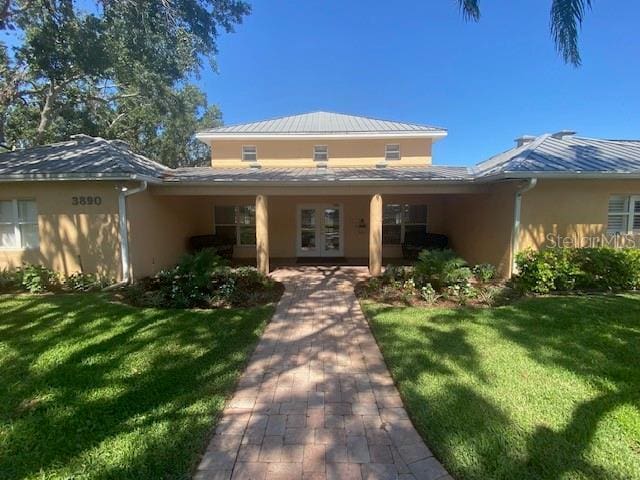 4570 Pinebrook Cir Unit 508, Bradenton, FL 34209 - view of front facade with stucco siding and a front lawn