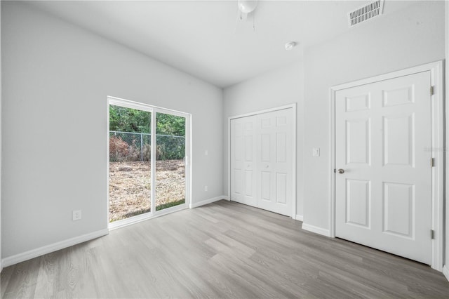 703 Salamanca Ct, Sebring, FL 33870 - unfurnished bedroom featuring wood finished floors, baseboards, a closet, and ceiling fan