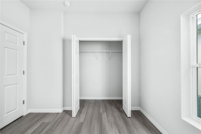 703 Salamanca Ct, Sebring, FL 33870 - unfurnished bedroom with wood finished floors, a closet, and baseboards