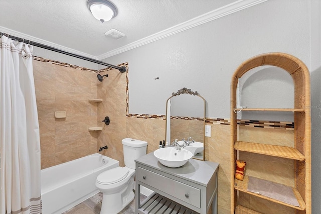 513 25th Ave W, Bradenton, FL 34205 - bathroom with crown molding, shower / bath combination with curtain, vanity, a textured ceiling, and toilet