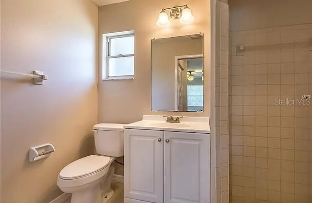 8730 Filson Pl, Sarasota, FL 34231 - bathroom featuring toilet, vanity, and tiled shower