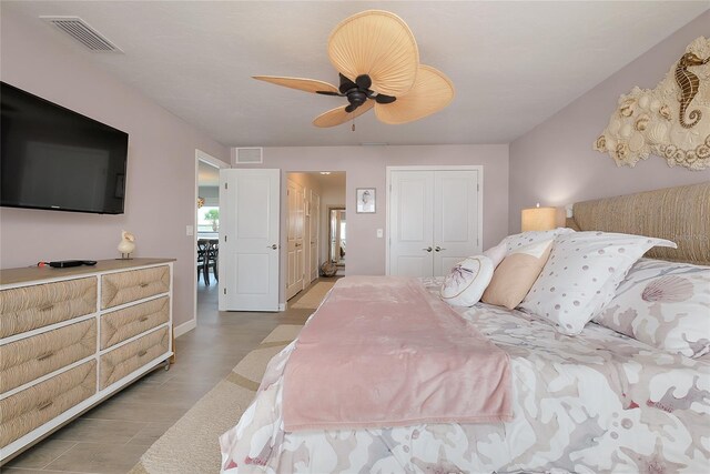 1001 Point Of Rocks Rd Unit 207, Sarasota, FL 34242 - bedroom featuring wood finished floors, ceiling fan, and a closet