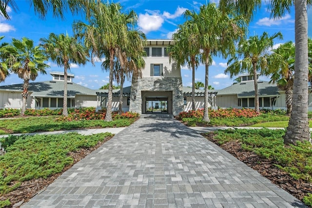 2410 Mizner Bay Ave, Bradenton, FL 34208 - view of property featuring driveway