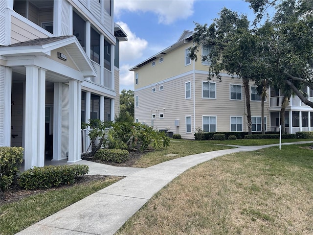 4802 51st St W Unit 1724, Bradenton, FL 34210 - view of side of home with a yard