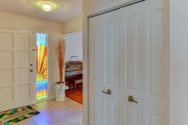 8402 13th Ave NW, Bradenton, FL 34209 - foyer entrance with light tile patterned flooring