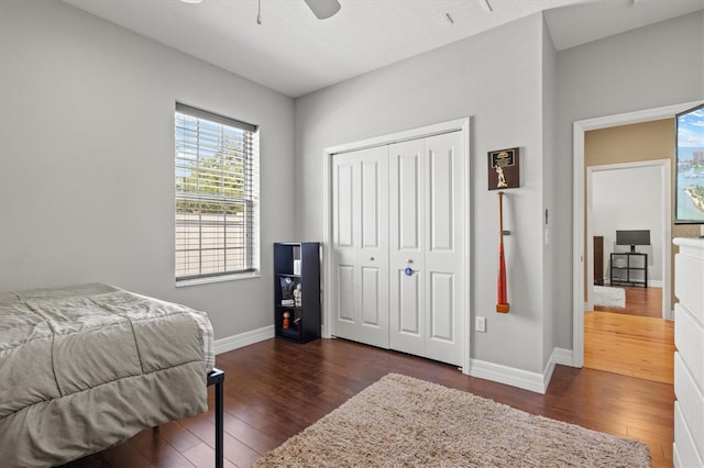 5373 Anthony Ln, Sarasota, FL 34233 - bedroom featuring hardwood / wood-style floors, a closet, baseboards, and a ceiling fan
