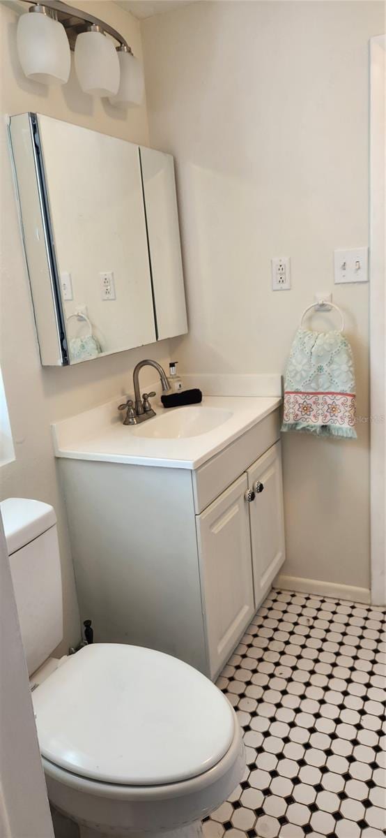 219 24th St W, Bradenton, FL 34205 - bathroom with toilet and vanity