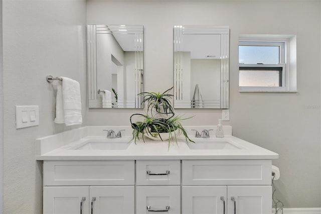 9822 Desoto Ct, Bradenton, FL 34210 - bathroom with double vanity