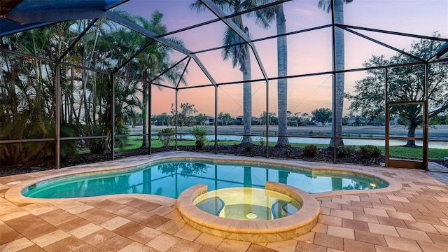 6914 Dominion Ln, Lakewood Ranch, FL 34202 - view of pool featuring a pool with connected hot tub, a patio, and a lanai