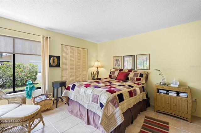 4109 Carriage Dr Unit 23, Sarasota, FL 34241 - tiled bedroom featuring a closet and a textured ceiling