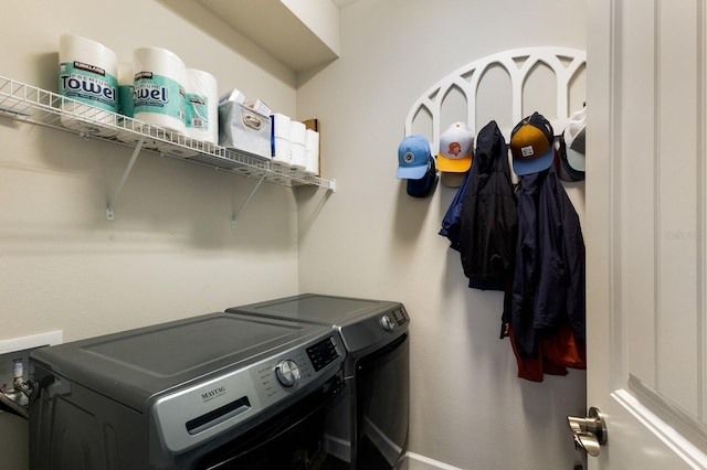 11411 Spring Gate Trl, Bradenton, FL 34211 - laundry room with washer and clothes dryer and baseboards