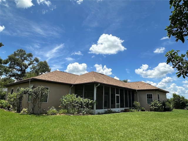 3192 Oaks Bnd, Bowling Green, FL 33834 - back of property featuring a sunroom, stucco siding, a yard, and roof with shingles