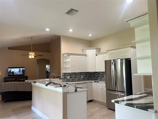 3192 Oaks Bnd, Bowling Green, FL 33834 - kitchen featuring freestanding refrigerator, a peninsula, open floor plan, open shelves, and backsplash
