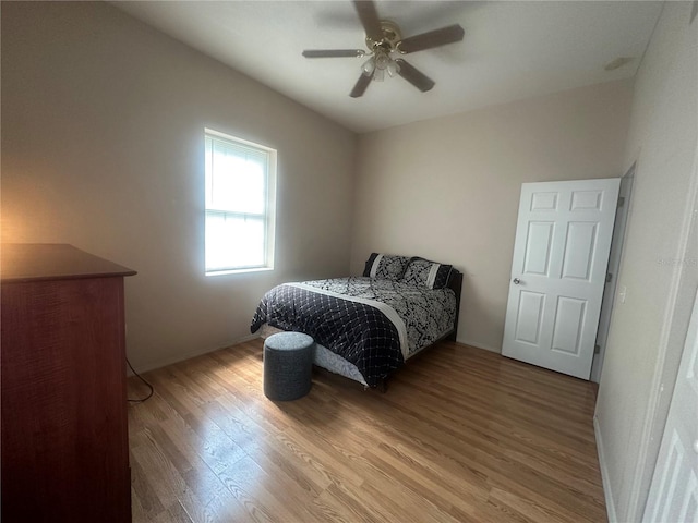 3192 Oaks Bnd, Bowling Green, FL 33834 - bedroom featuring light wood-style floors and a ceiling fan