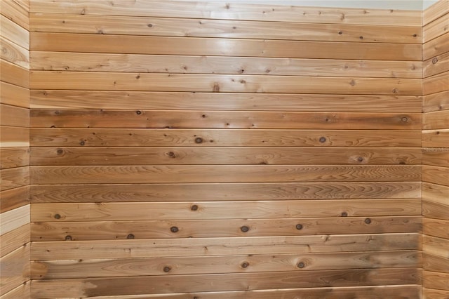 7331 Villa D Este Dr, Sarasota, FL 34238 - detailed view of wood walls
