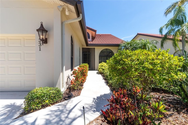 7331 Villa D Este Dr, Sarasota, FL 34238 - entrance to property featuring stucco siding and an attached garage