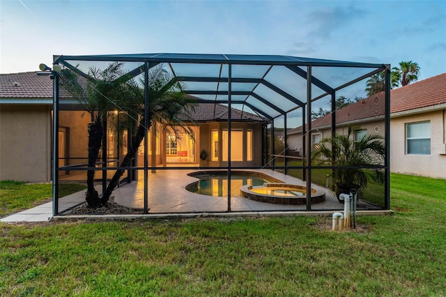 9008 Brookfield Ter, Bradenton, FL 34212 - back of house with a patio, a yard, stucco siding, a pool with connected hot tub, and a lanai