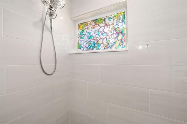 1040 Hope St, Venice, FL 34285 - full bathroom featuring a tile shower