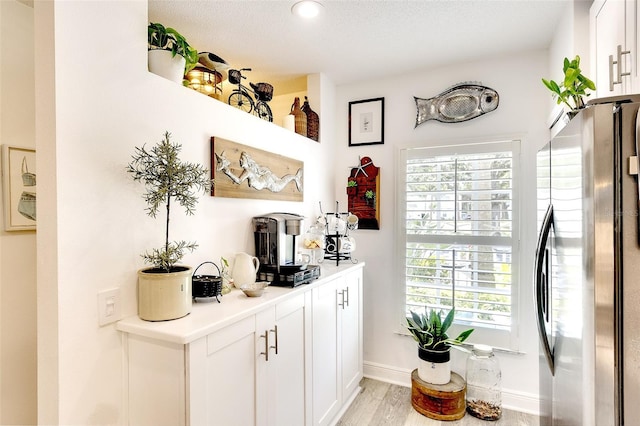 4727 Sabal Key Dr Unit 4727, Bradenton, FL 34203 - bar area featuring freestanding refrigerator, healthy amount of natural light, light wood-type flooring, and recessed lighting