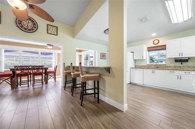 1612 Fairway Oaks Dr, Palmetto, FL 34221 - kitchen with a ceiling fan, white dishwasher, light wood finished floors, baseboards, and recessed lighting