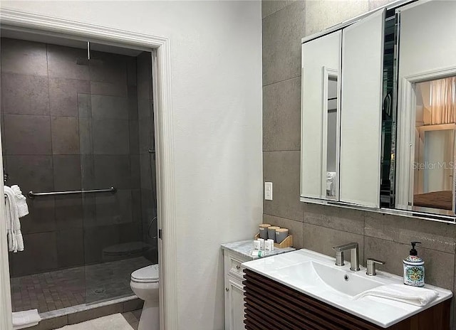 1345 2nd St, Sarasota, FL 34236 - full bath with a stall shower, vanity, toilet, and tasteful backsplash