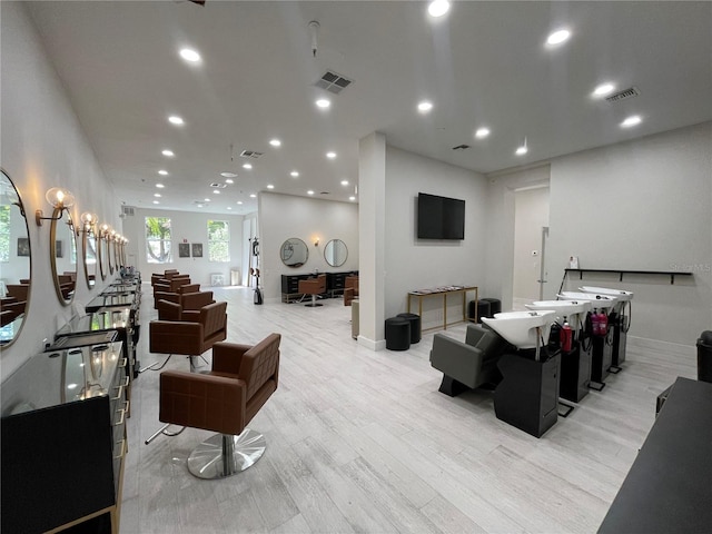 1345 2nd St, Sarasota, FL 34236 - community lobby featuring recessed lighting
