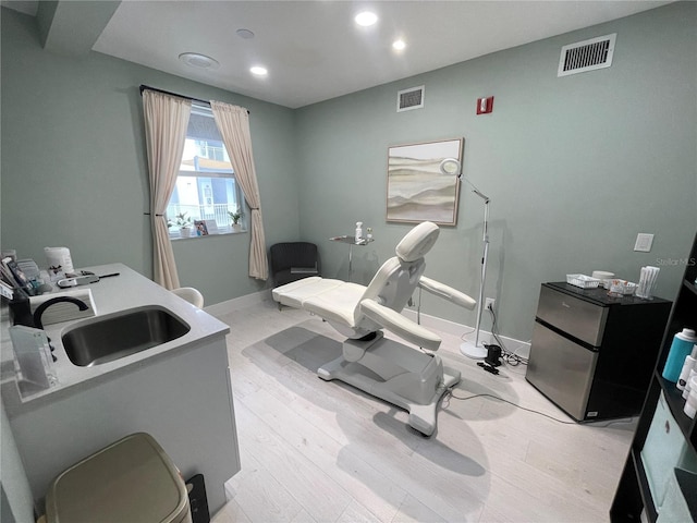 1345 2nd St, Sarasota, FL 34236 - exercise area featuring a sink, recessed lighting, light wood finished floors, and baseboards