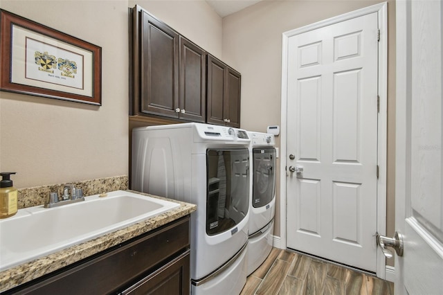 16246 26th St E, Parrish, FL 34219 - washroom featuring washing machine and clothes dryer, cabinet space, and wood finish floors
