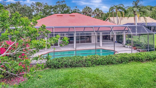 3388 Highlands Bridge Rd, Sarasota, FL 34235 - swimming pool featuring a patio, a yard, and a lanai