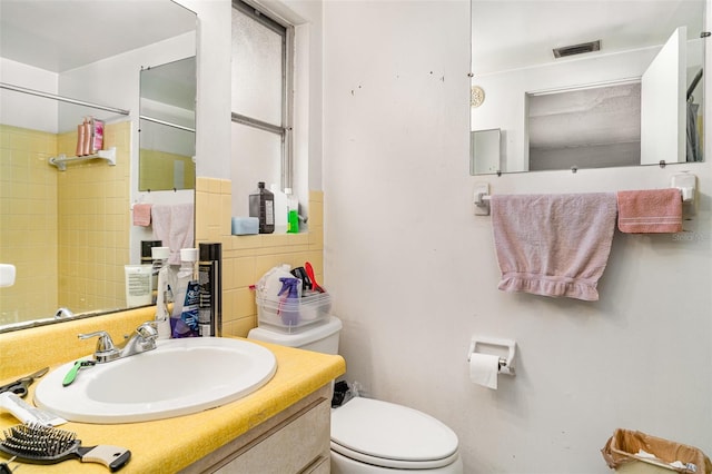 3921 Marlborough Pl, Sarasota, FL 34241 - bathroom with toilet, a shower, and vanity