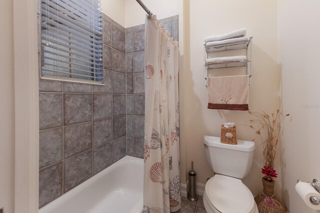 801 3rd St E, Palmetto, FL 34221 - full bathroom featuring toilet and shower / bath combo with shower curtain