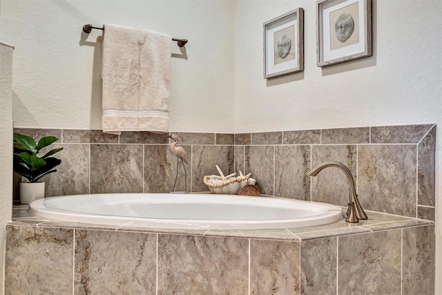 5843 Wake Forest Run Unit 104, Bradenton, FL 34211 - bathroom with a bath