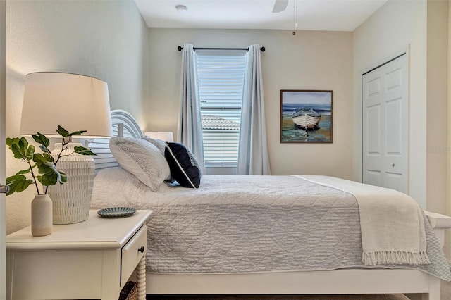 5843 Wake Forest Run Unit 104, Bradenton, FL 34211 - bedroom featuring ceiling fan