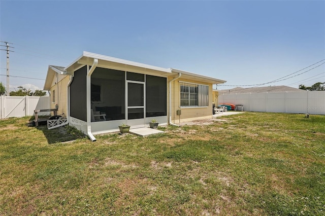 1190 Jamaica Rd, Venice, FL 34293 - rear view of property with a sunroom