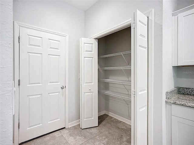 1053 Grantham Dr, Sarasota, FL 34234 - view of pantry