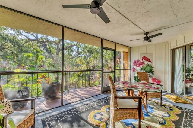 6501 Mourning Dove Dr Unit 215, Bradenton, FL 34210 - sunroom featuring a ceiling fan