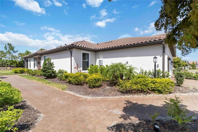 15752 Sacile Ln, Bradenton, FL 34211 - view of side of property featuring stucco siding and a tiled roof
