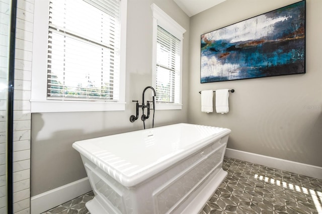 340 Jackson Dr, Sarasota, FL 34236 - full bath featuring baseboards and a freestanding tub